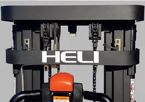 Самоходный электроштабелер 1,6 т HELI CDD16-950Li с высотой подъема 3,7 - 5,0 м